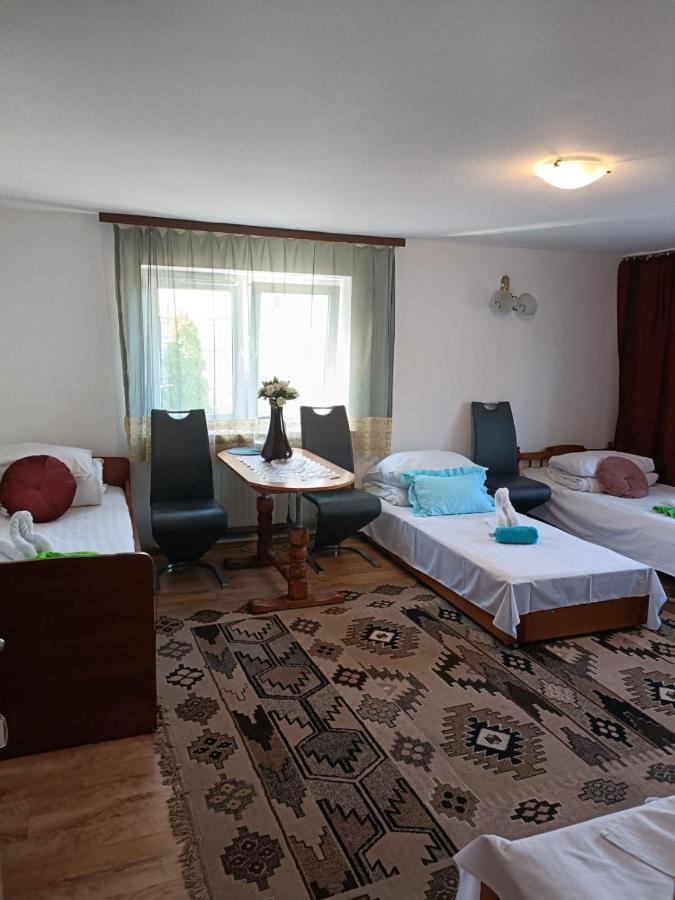 Hostel Poznań Esterno foto
