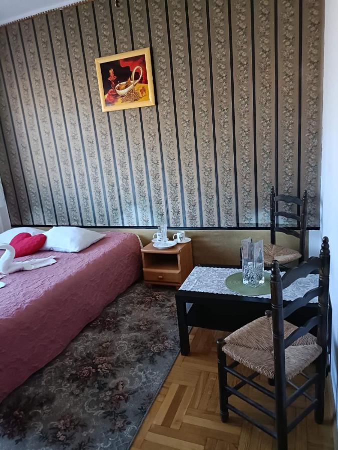 Hostel Poznań Esterno foto